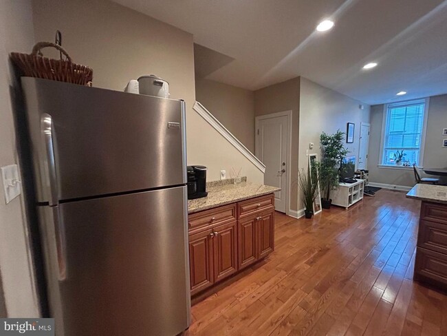 Building Photo - 530 N 15th St