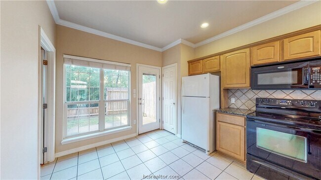 Building Photo - 305 Holleman Dr E