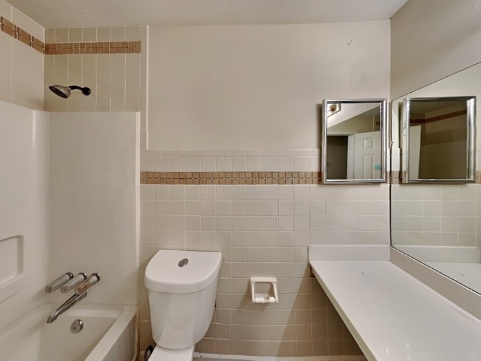 Building Photo - 1410 Stoneleigh Way