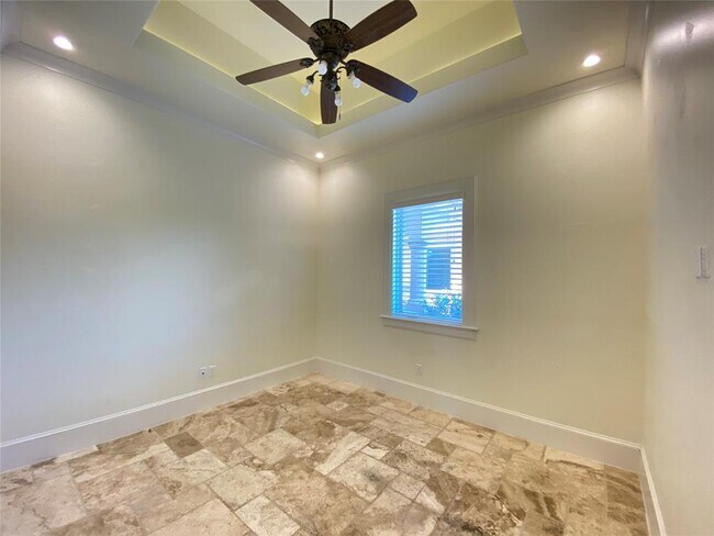 Building Photo - 102 Long Point Cove