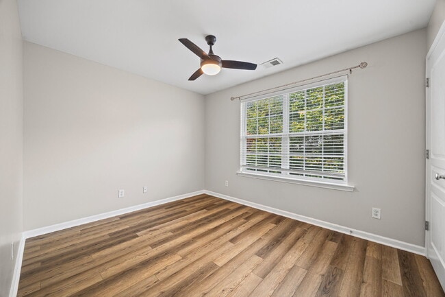 Building Photo - "Charming 2-Bedroom Townhouse Retreat in B...