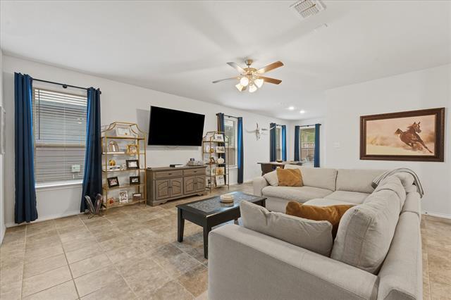 Building Photo - 585 Concho St