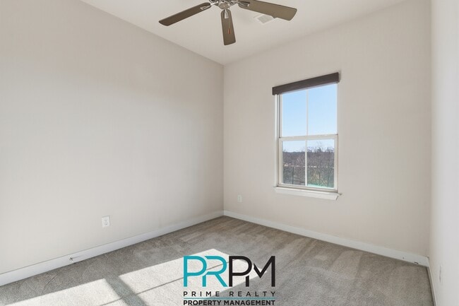 Building Photo - 49 Itasca Dr