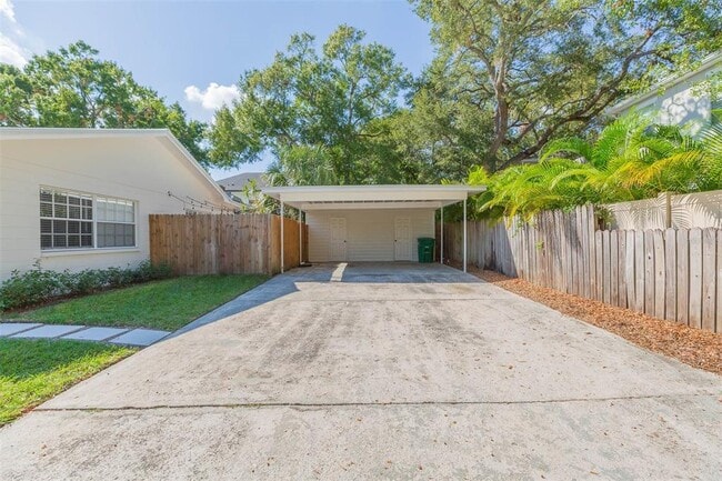 Building Photo - 3401 W San Pedro St