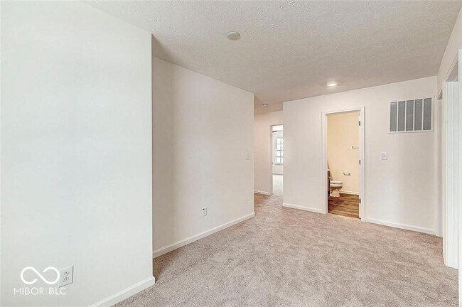Building Photo - 5296 Maywood Dr