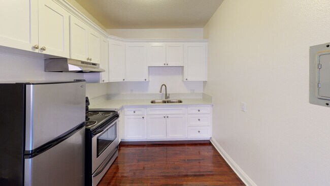 Building Photo - 752 S Mariposa Ave #204 Los Angeles, CA 90005