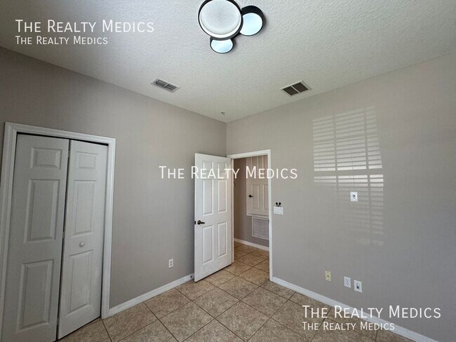 Building Photo - 2854 Oakwater Dr