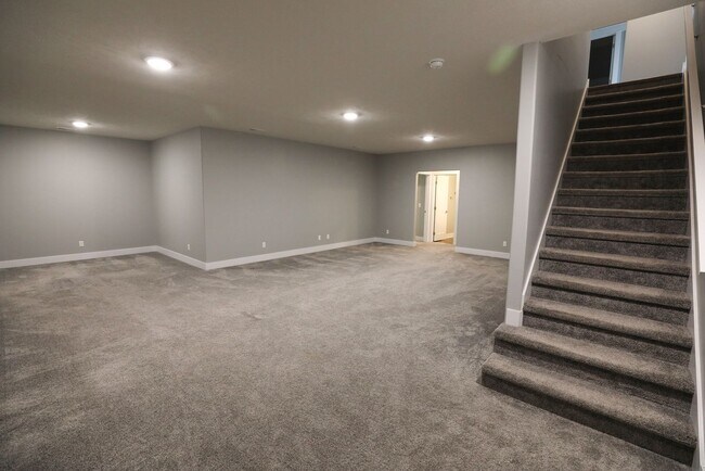 Building Photo - Beautiful Rental Home