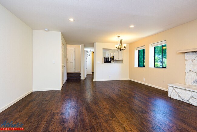 Building Photo - Lovely Townhouse | Resort-Style Community