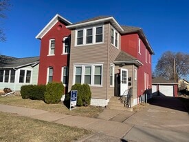 Building Photo - 556 E 5th St