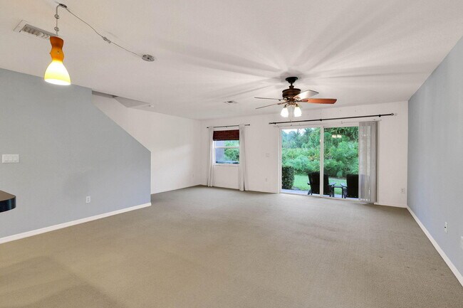 Building Photo - 2988 SE Lexington Lakes Dr