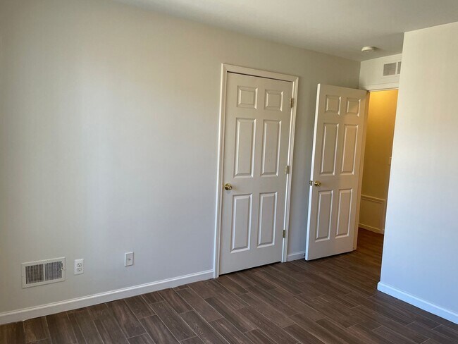Building Photo - 8170 W Annsbury Cir