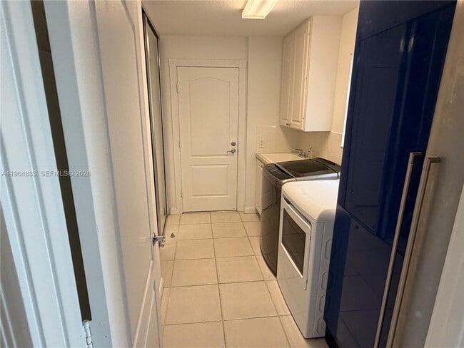 Building Photo - 8270 Eleuthera Ln