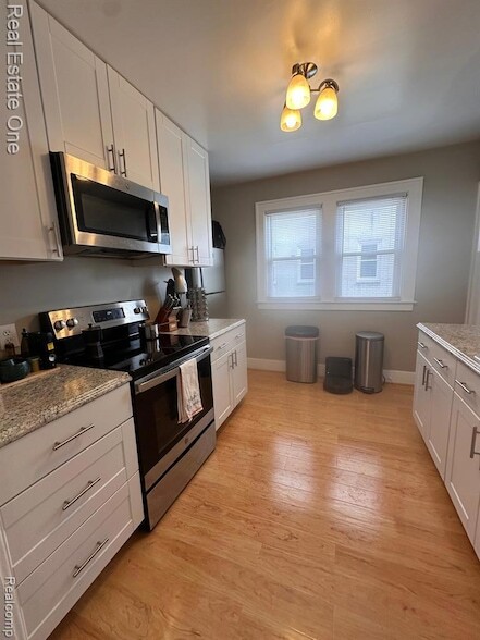 Building Photo - 122 W Houstonia Ave