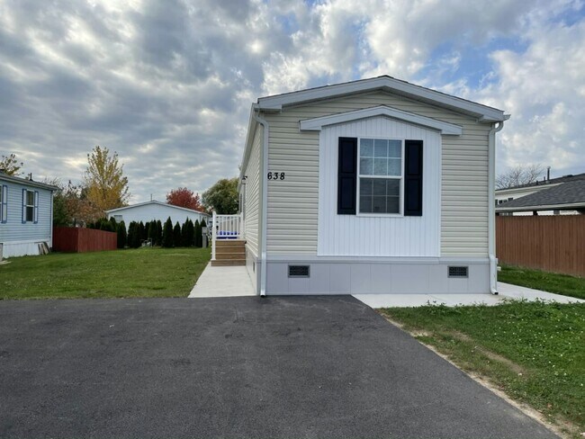 Building Photo - 638 Birchwood Dr