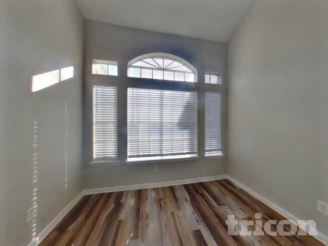 Building Photo - 7114 River Garden Dr