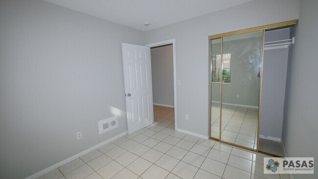 Building Photo - 1st Floor Remodeled Condo