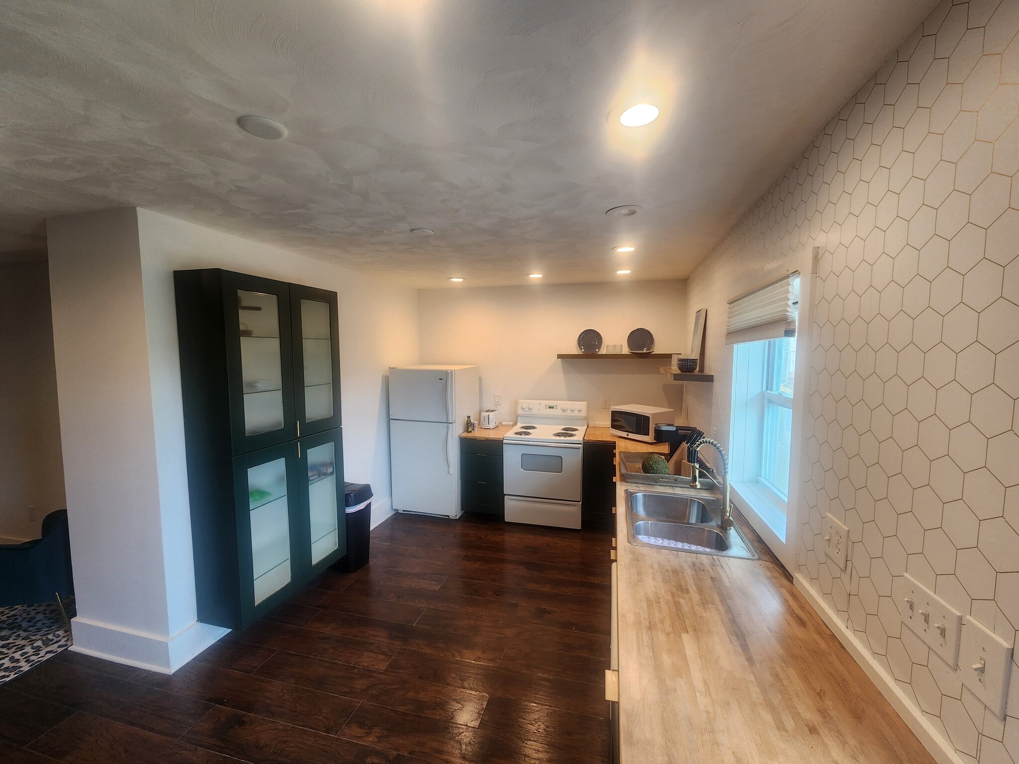 Previous Tenant - 144 Onset Ave