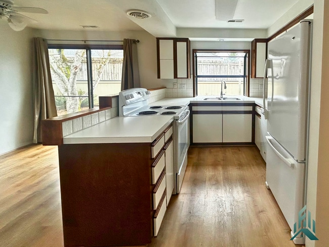 Building Photo - 2 Bed / 2 Full Bath Single-Level Townhome in Timberhill