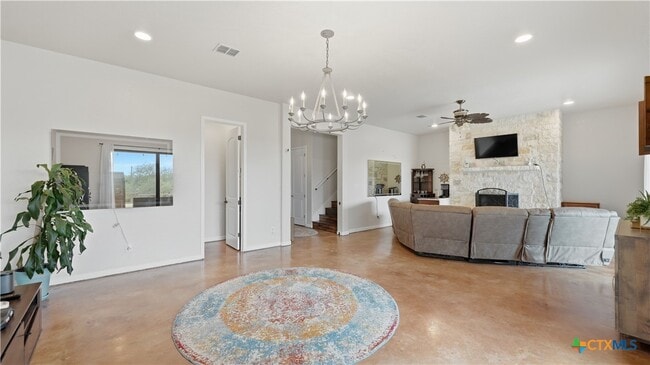 Building Photo - 628 Country Ln Dr