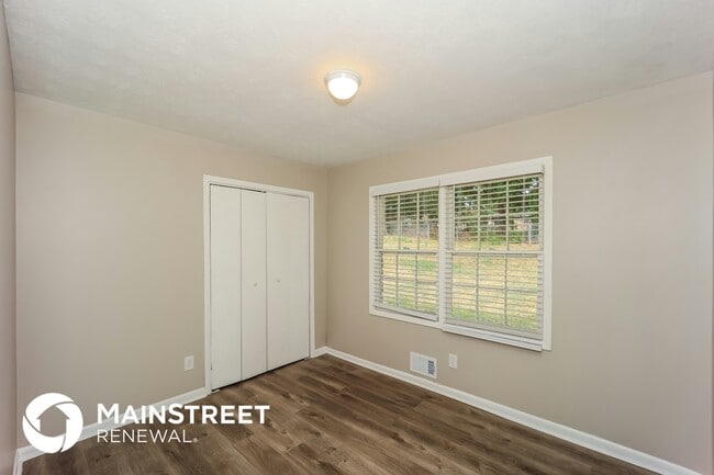 Building Photo - 5348 The Savoy