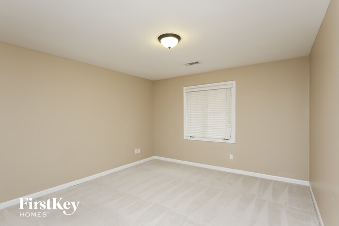 Building Photo - 240 Hollyberry Ln