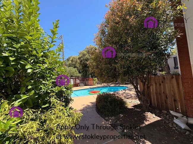 Building Photo - 1411 Creekside Dr