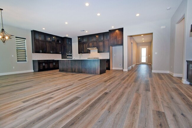 Building Photo - Gorgeous Home