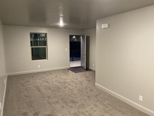 Building Photo - 128 Lone Rock Dr