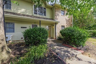 Building Photo - Available Now! Franklin End Unit Townhouse...