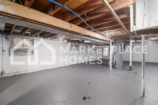 Building Photo - 20410 Hull St