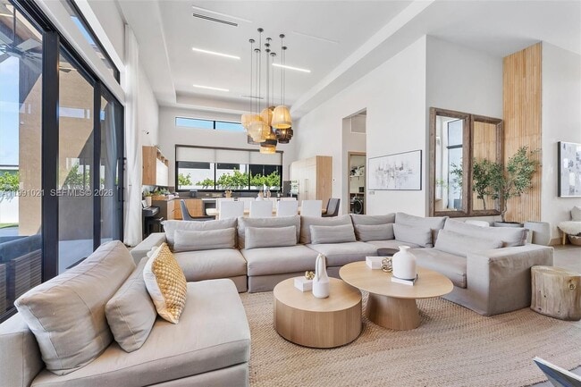 Building Photo - 2215 NE 19th St