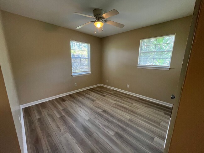 Building Photo - Recently Updated Three Bedroom House in Po...