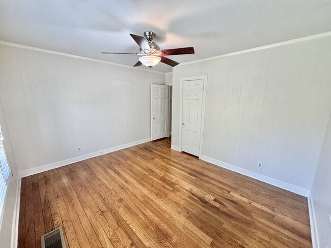 Building Photo - 163 S Fenwick Rd