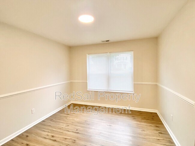 Building Photo - 117 Old Hollow Rd