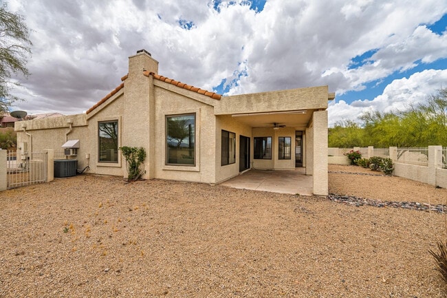 Building Photo - 17422 Flat Rock Dr