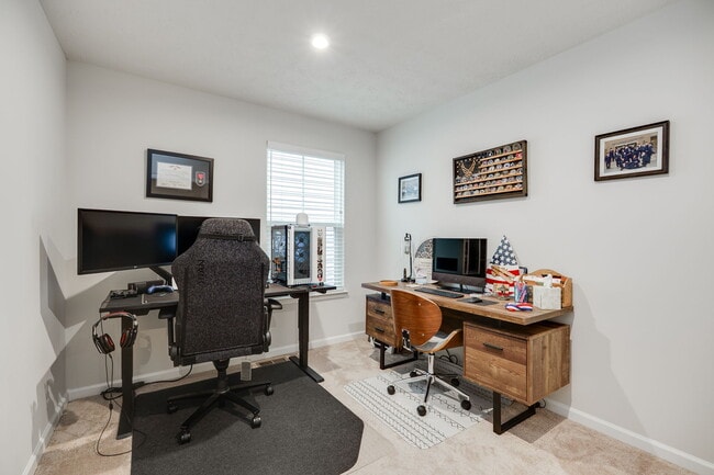 Building Photo - 194 Cresting Rd