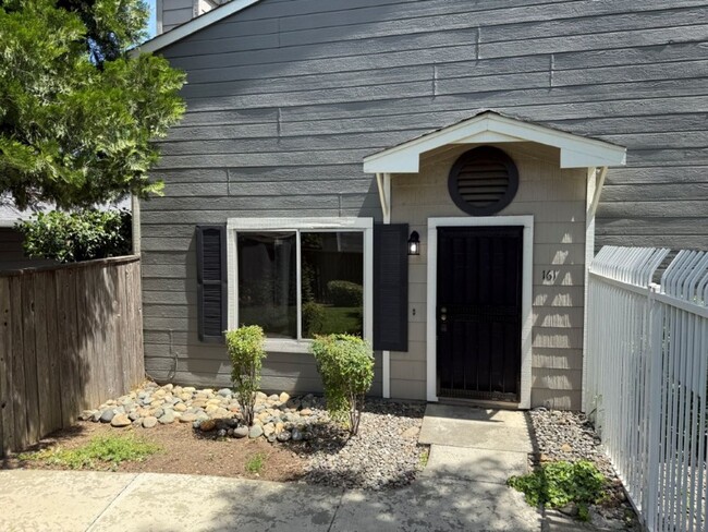 Building Photo - Modern 3 Bedroom Condo w/ Garage Vacaville...