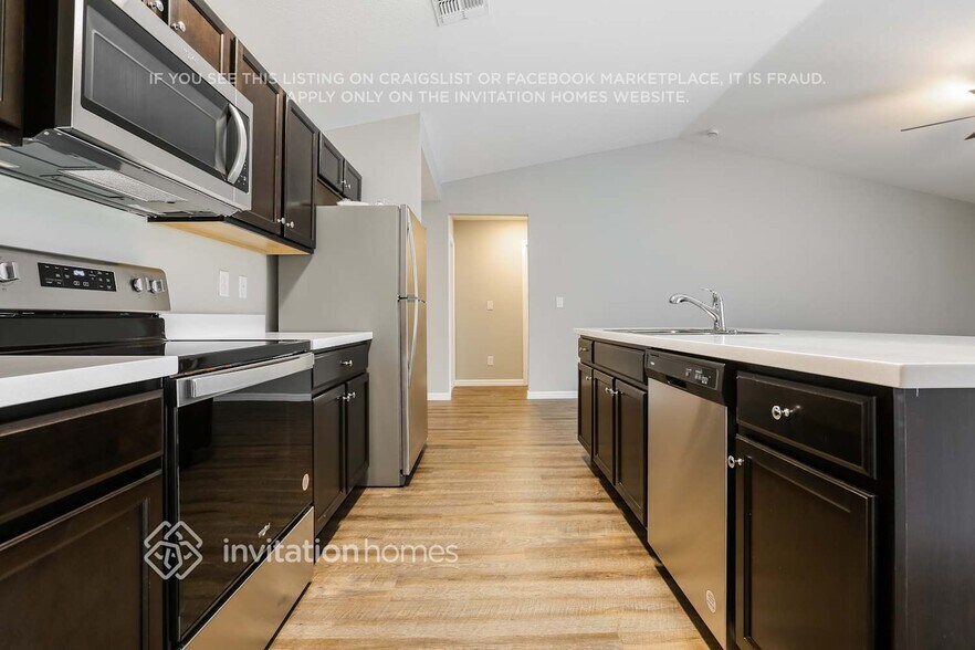 Building Photo - 1509 Talavera St SE