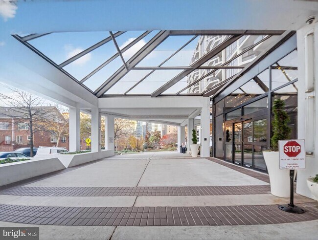 Building Photo - 1530 Key Blvd