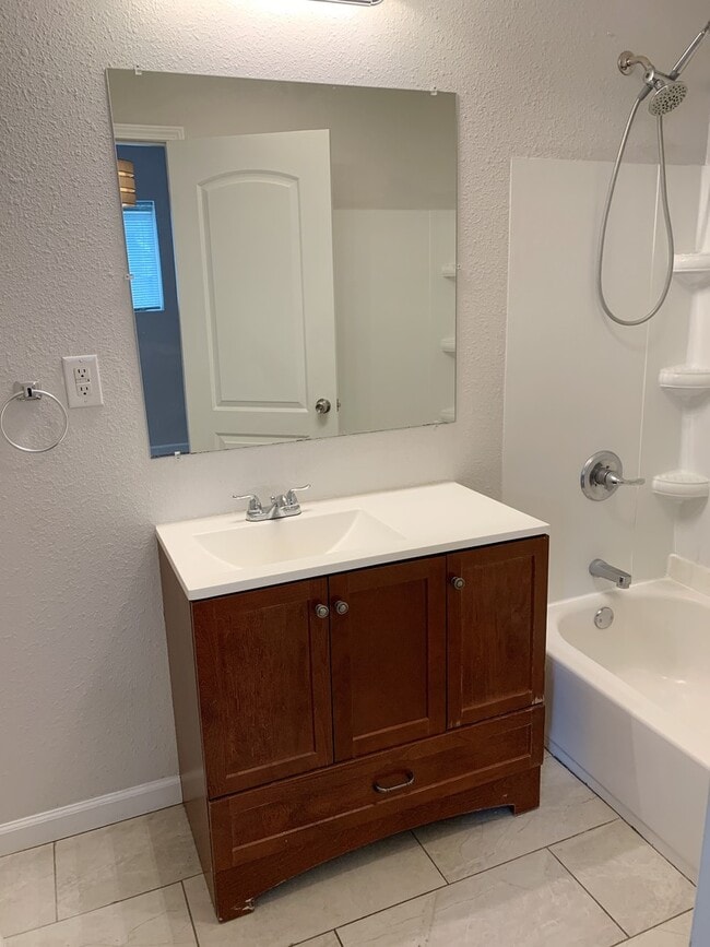 Building Photo - 321 Monroe St