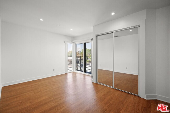 Building Photo - 818 N Hobart Blvd
