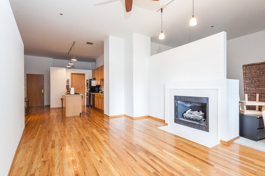 Building Photo - 910 S Michigan Ave