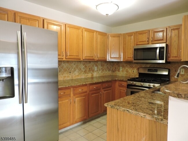 Primary Photo - 44 Ridgedale Ave