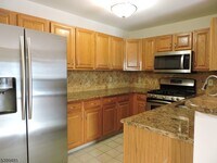 Building Photo - 44 Ridgedale Ave