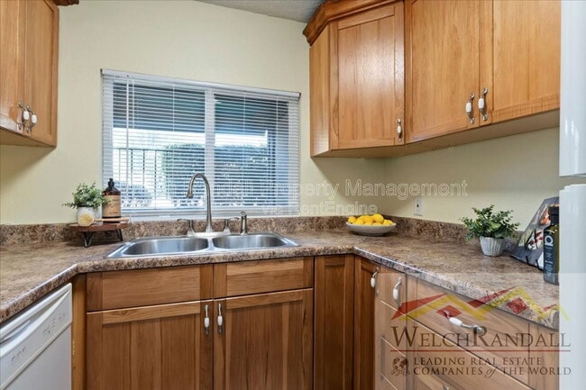 Building Photo - 2438 Elizabeth St