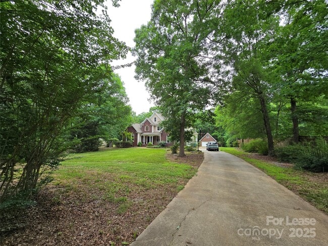 Building Photo - 409 Foxglove Ln