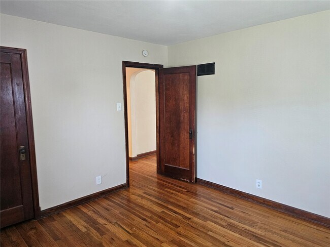 Building Photo - 1636 Quendo Ave