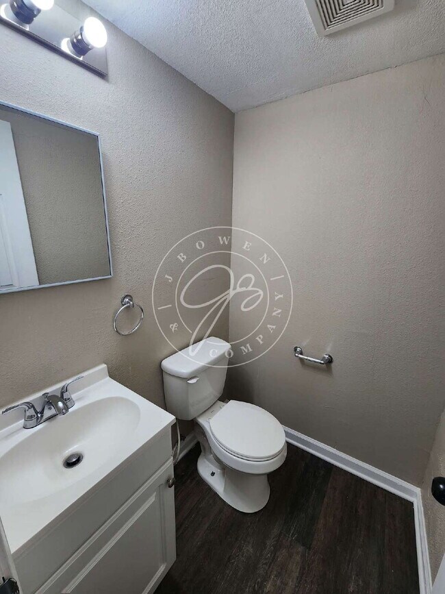 Building Photo - Already section 8 approved and ready for move in!