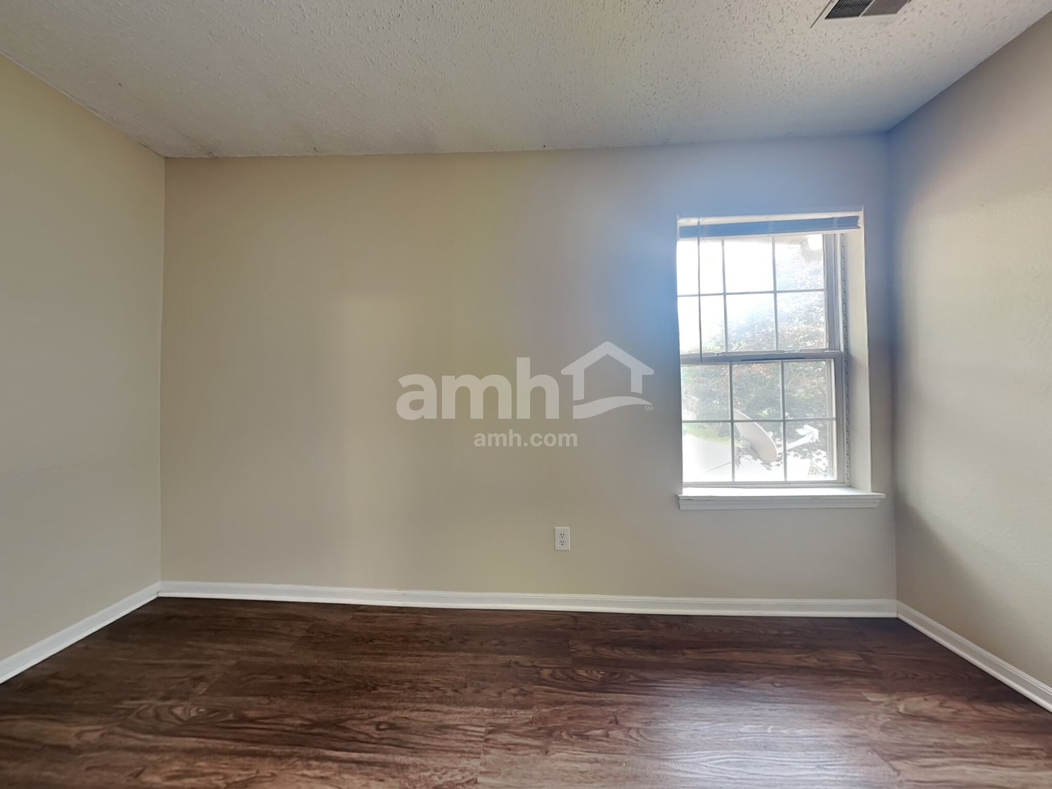 Building Photo - 5426 Alameda Rd